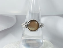 Load image into Gallery viewer, SILVER RING MOTHER OF PEARL OVAL CHAMPAGNE COLOUR
