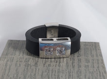 Load image into Gallery viewer, SILVER 925⁰, RING, FLAT WIDE BASIS OF BLACK SILICON, SILVER ELEMENT WITH 2 SQUARE WHITE ZIRCONI
