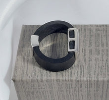 Load image into Gallery viewer, SILVER 925⁰, RING, FLAT WIDE BASIS OF BLACK SILICON, SILVER ELEMENT WITH 2 SQUARE WHITE ZIRCONI

